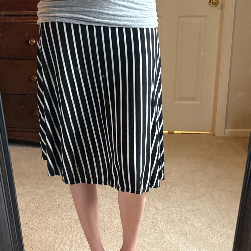 MOVING, MUST SELL! Max Studio Black and White A-Line Skirt